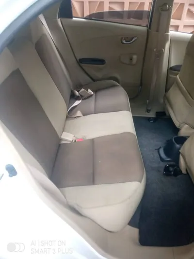 Foto hasil sesudah jasa cuci interior mobil di Jakarta oleh KitaCuciin - interior bersih dan wangi seperti baru